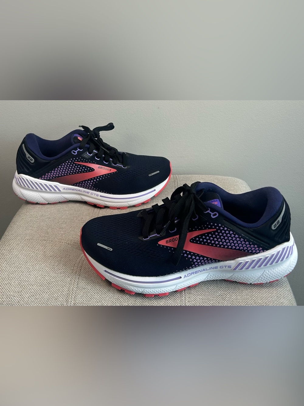 Brooks Adrenaline GTS 22 Women’s Running Shoes Size 9 Wide D Purple Black Coral